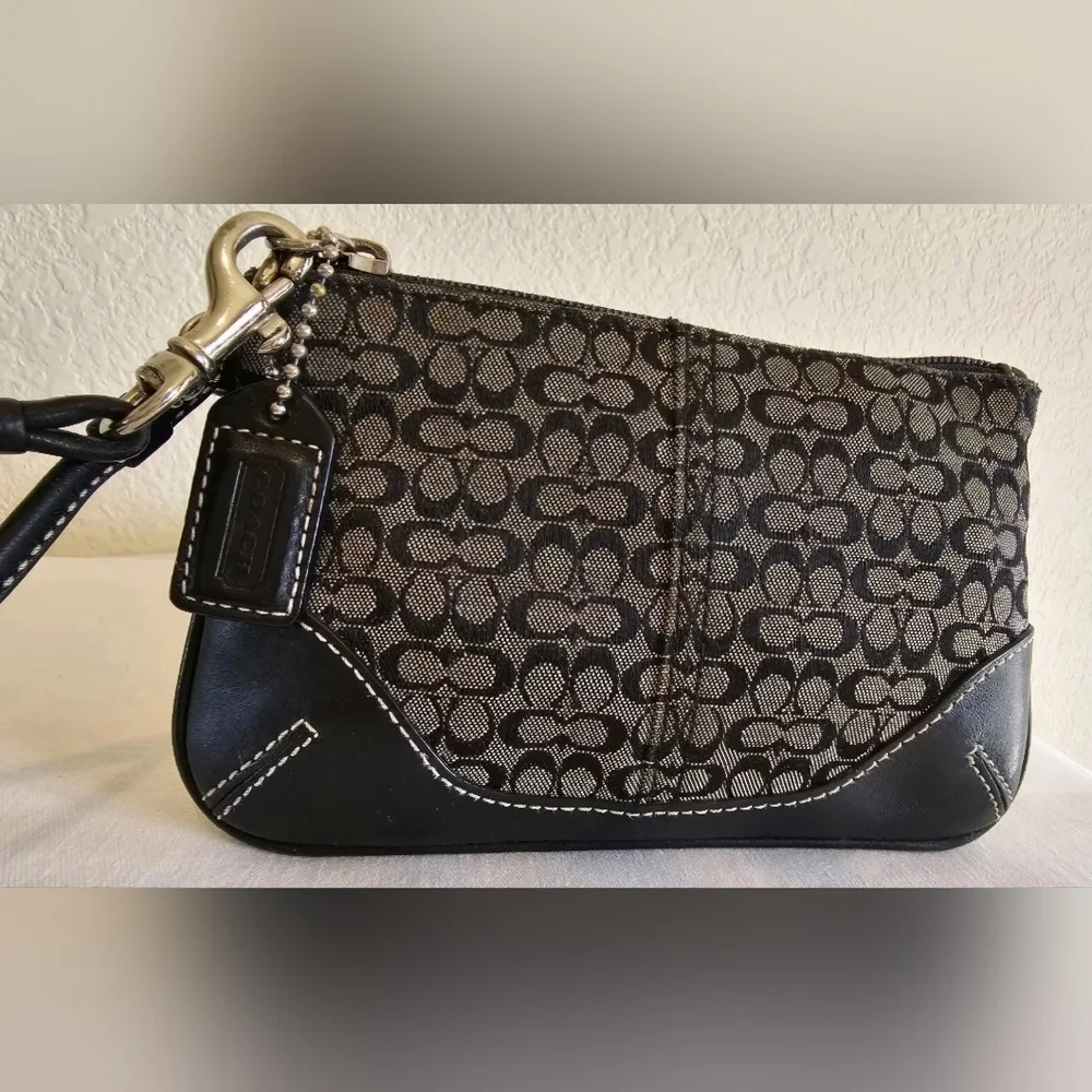 Coach | Vintage | Canvas & Leather Wristlet Purse | Signature Monogram Pattern - Picture 14 of 16